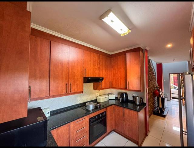 3 BEDROOM HOUSE FOR SALE IN MONDEOR